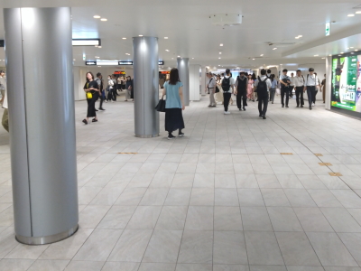 阪急「大阪梅田駅」からのアクセス（地下）写真9