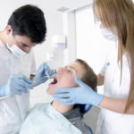 歯を抜く矯正治療とその問題点